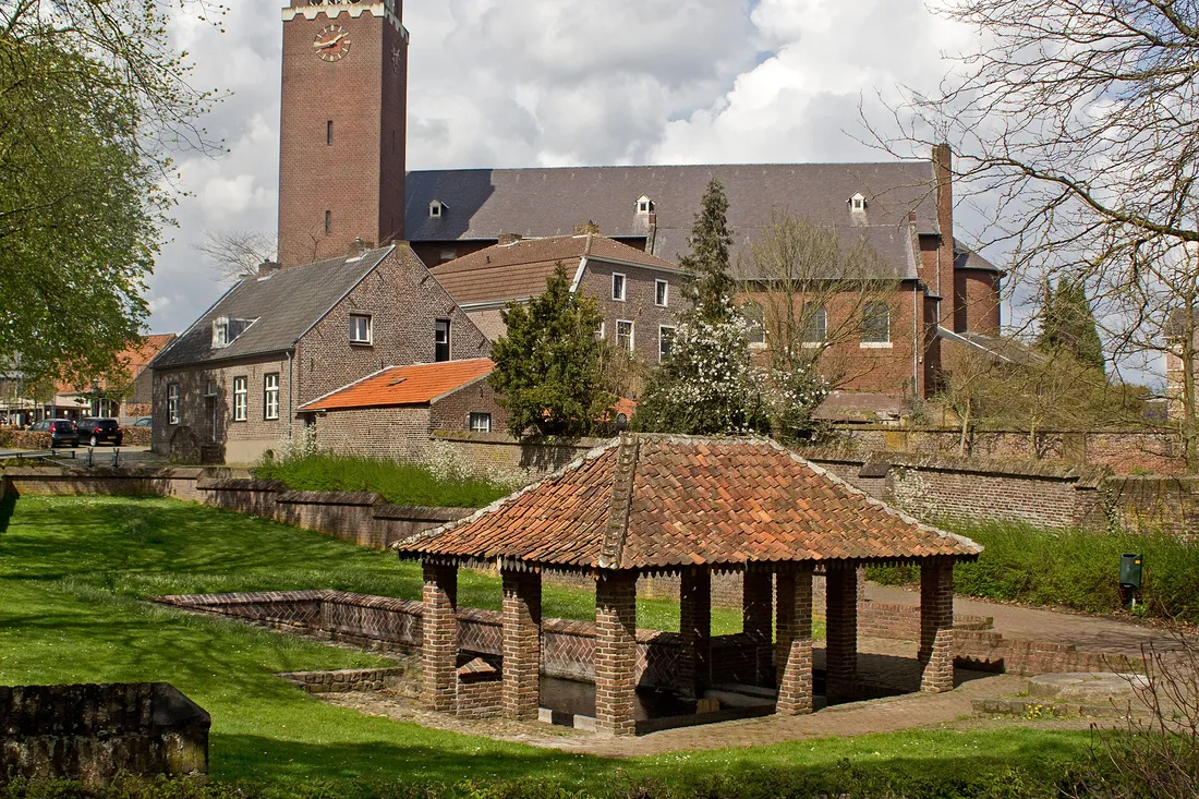 De Sint-Petruskerk in Baarlo