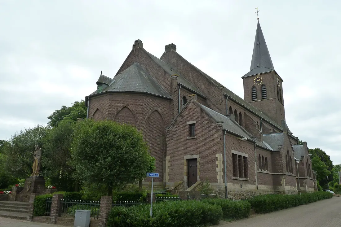 De Sint-Gertrudiskerk in het centrum van Beesel, op een foto uit juli 2013