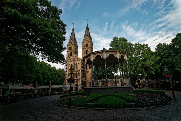Munsterplein met de Munsterkerk in Roermond