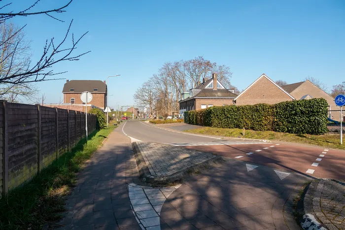 Fietsoversteek aan de Heerenstraat in Susteren