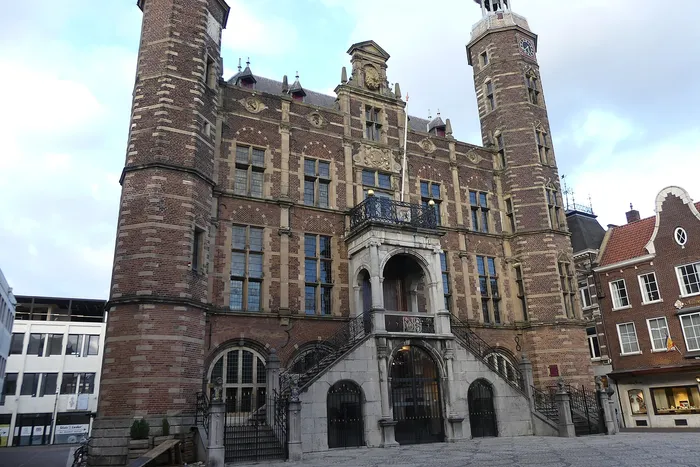 Het stadhuis van Venlo aan de Markt, midden in de binnenstad